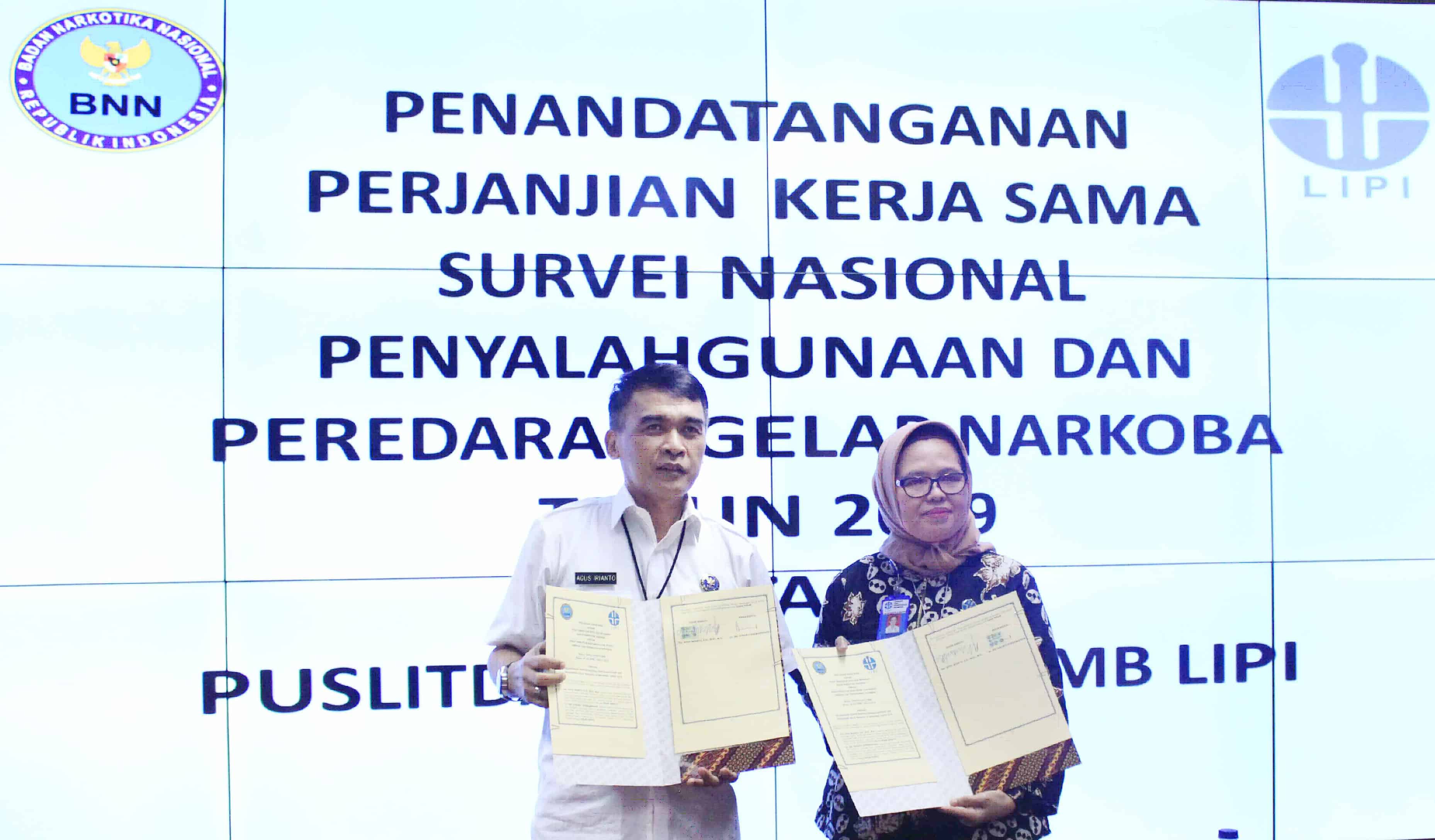 Penandatangan Perjanjian Kerja Sama antara Pusat Penelitian Data dan Informasi Badan Narkotika Nasional (Puslitdatin BNN) dengan Pusat Penelitian Masyarakat dan Budaya Lembaga Ilmu Pengetahuan Indonesia (P2MB LIPI)